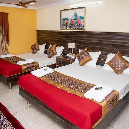 Vrindavan Comfort Inn ハイデラバード エクステリア 写真